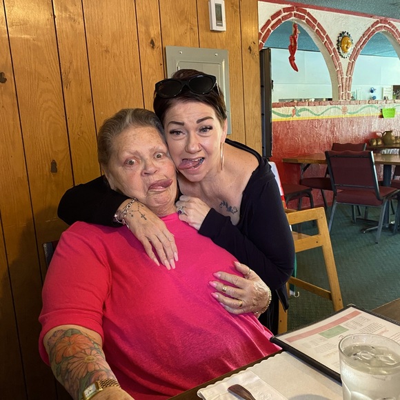 Meet your Posher, Naomi - Picture 4 of 6